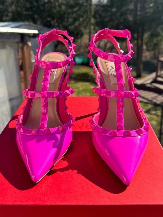 *NEW* VALENTINO ROCKSTUD HEELS (IT 40) - Picture 5 of 10